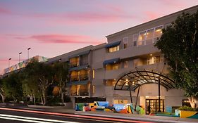 Le Parc At Melrose